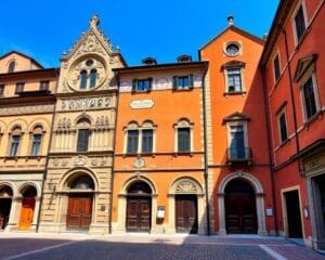 Romanische Fassaden in Bologna, Italien