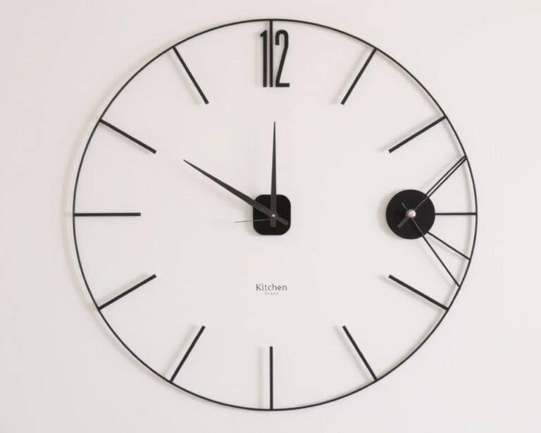 Minimalistische Wanduhren aus Metall für Küchen